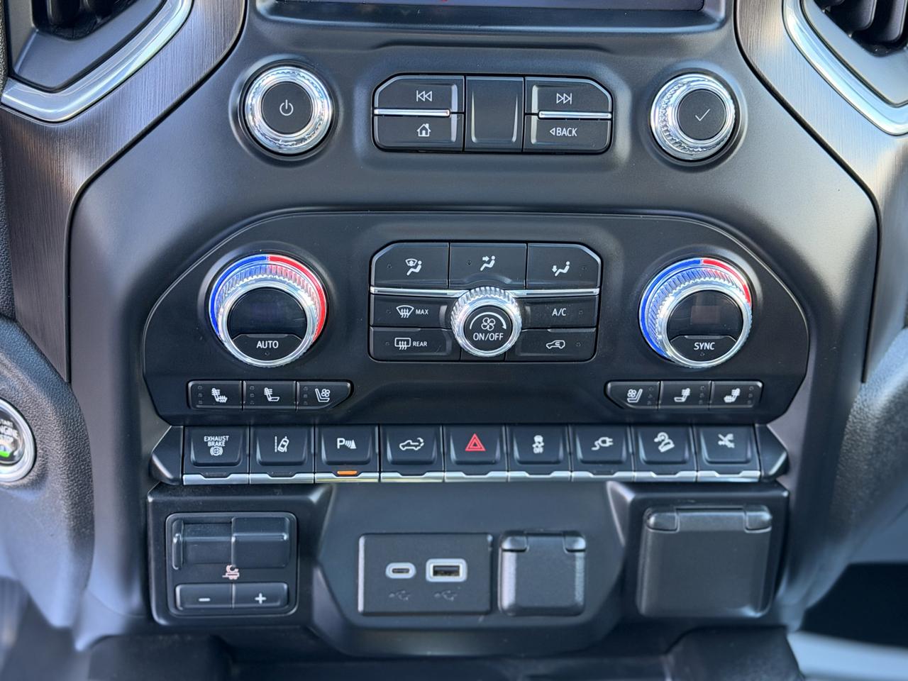GMC Sierra 2500HD AT4 Crew Cab 4WD 2023