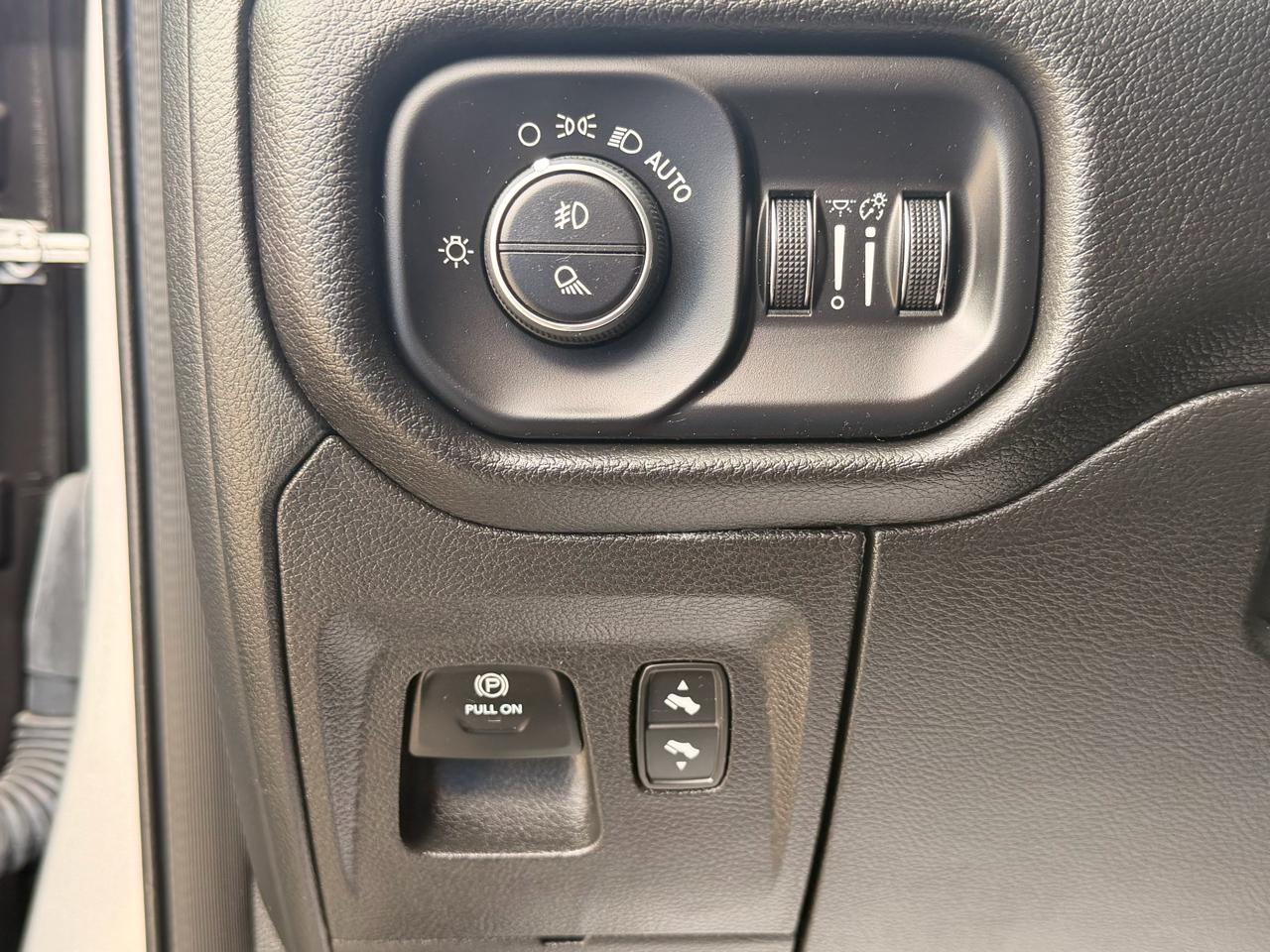 RAM 1500 Rebel Crew Cab 4WD 2025