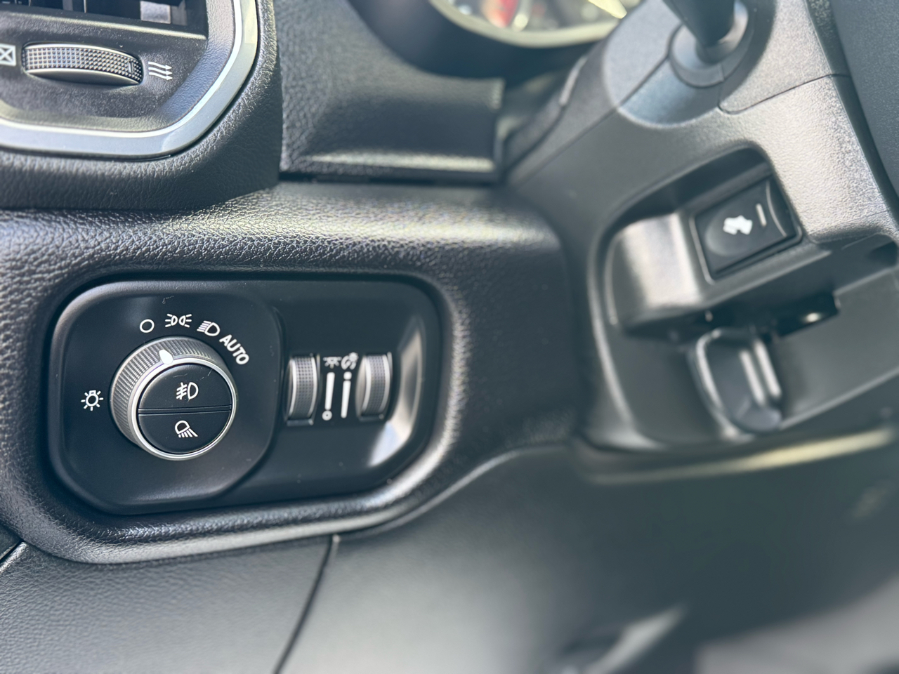 RAM 2500 Laramie Crew Cab 4WD 2024 RAM 2500 Laramie Crew Cab 4WD 2024