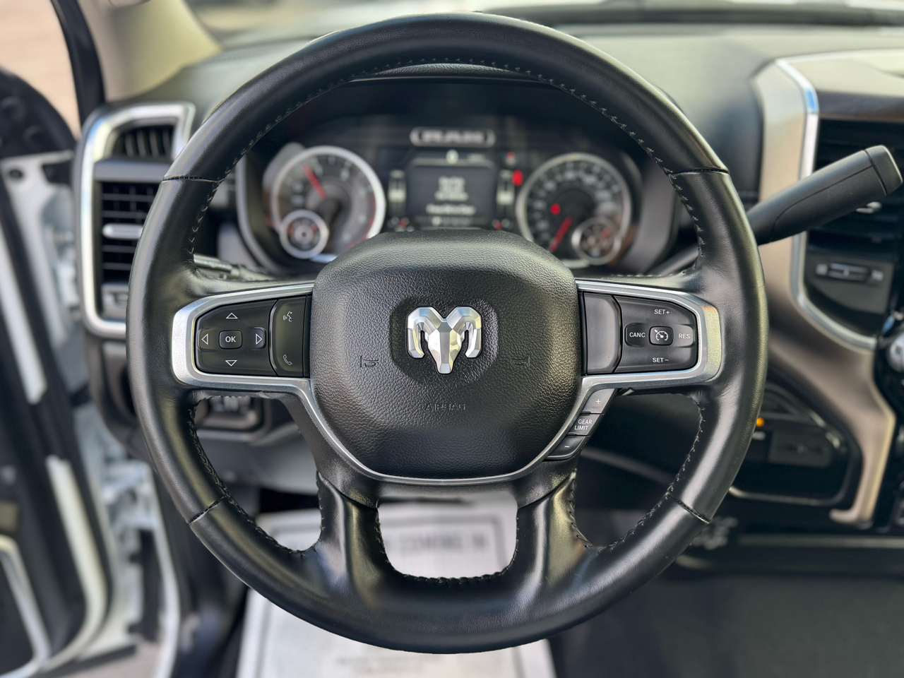 RAM 2500 Laramie Crew Cab 4WD 2024 RAM 2500 Laramie Crew Cab 4WD 2024