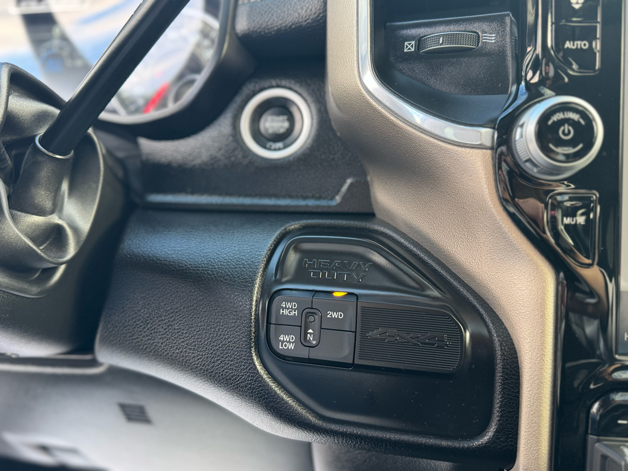 RAM 2500 Laramie Crew Cab 4WD 2024 RAM 2500 Laramie Crew Cab 4WD 2024