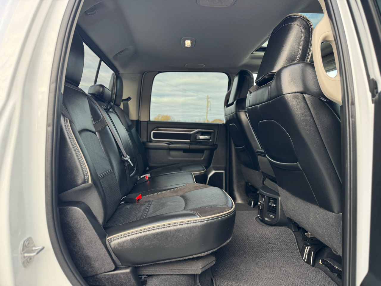 RAM 2500 Laramie Crew Cab 4WD 2024 RAM 2500 Laramie Crew Cab 4WD 2024