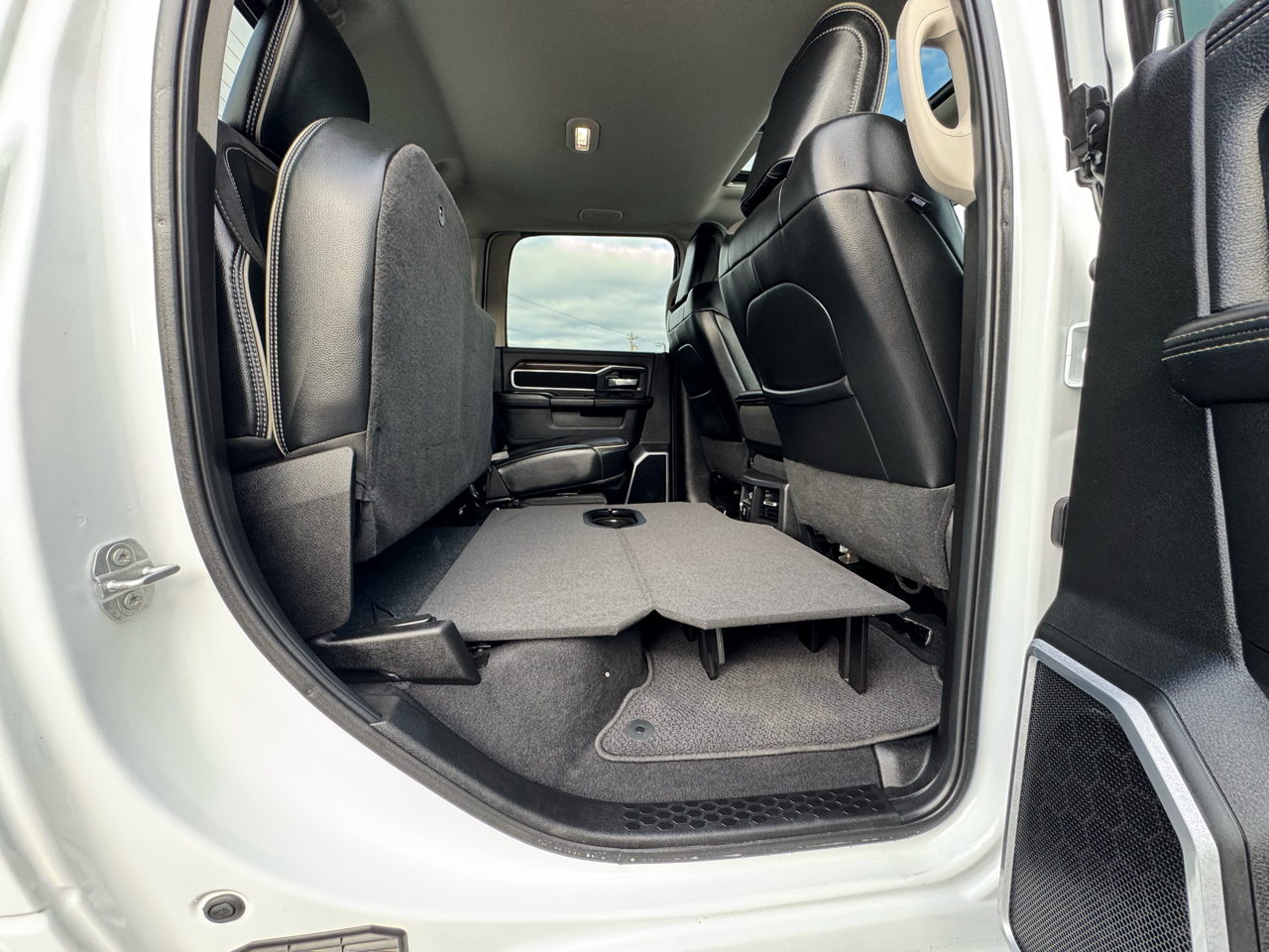 RAM 2500 Laramie Crew Cab 4WD 2024 RAM 2500 Laramie Crew Cab 4WD 2024