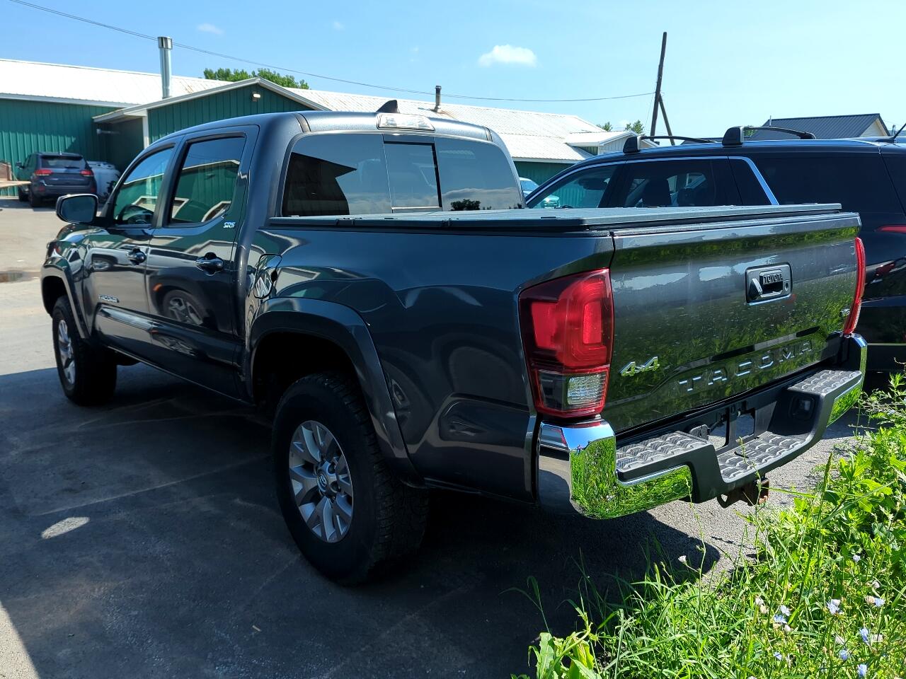 2019 Toyota Tacoma SR5 4x4 photo 2