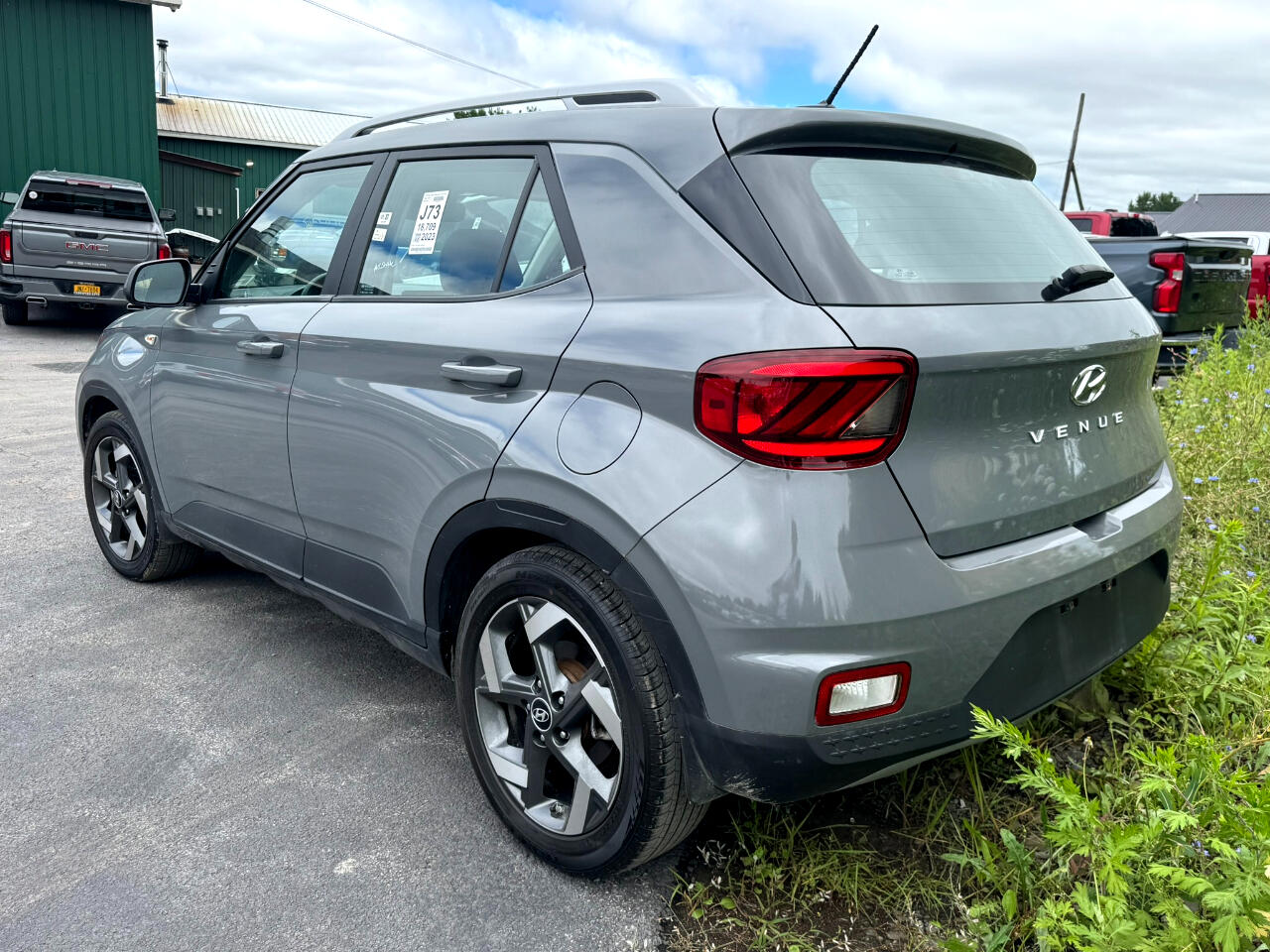 2023 Hyundai Venue SEL photo 2