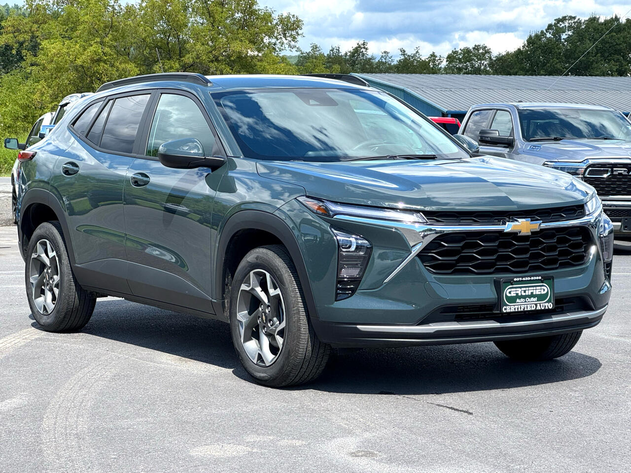 2025 Chevrolet Trax photo 3