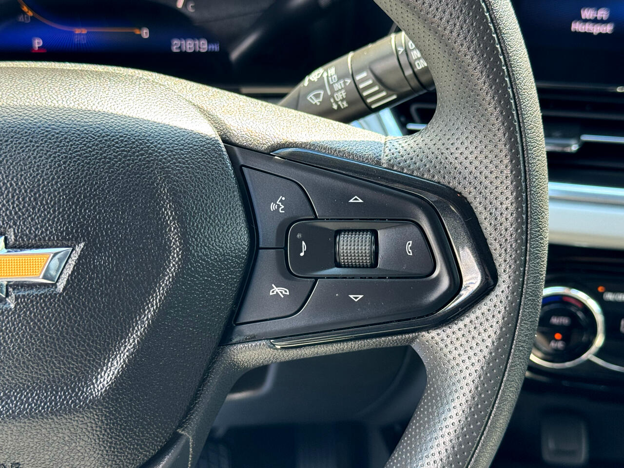 2025 Chevrolet Trax photo 11