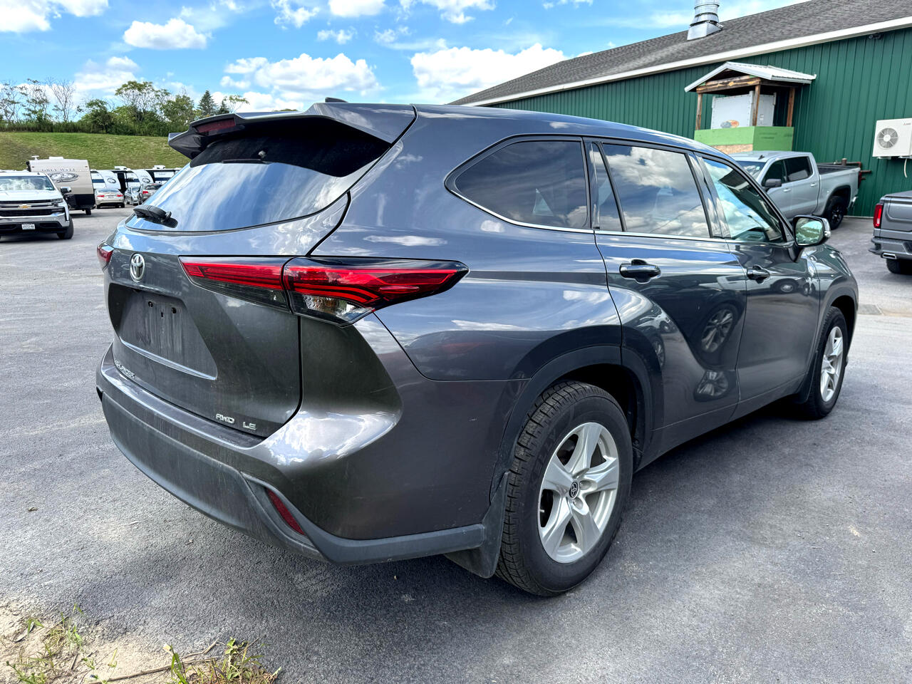 2022 Toyota Highlander LE photo 2