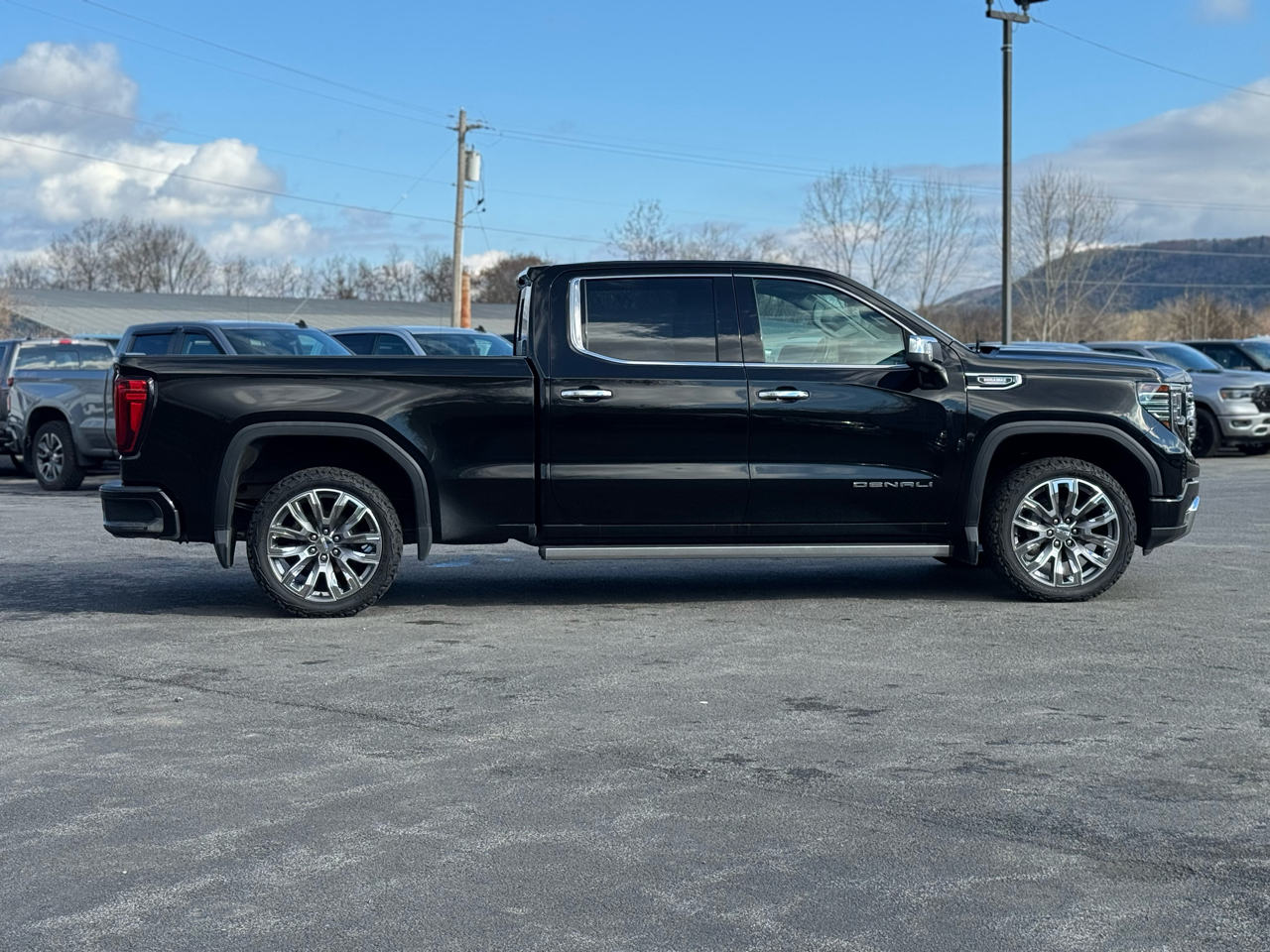 GMC Sierra 1500 Denali Crew Cab 4WD SWB 2023