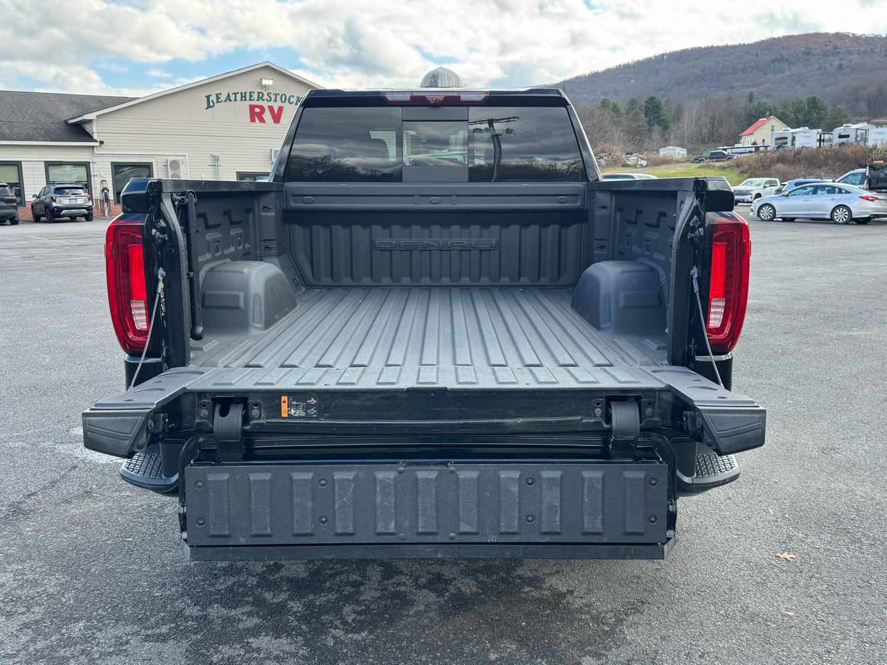 GMC Sierra 1500 Denali Crew Cab 4WD SWB 2023