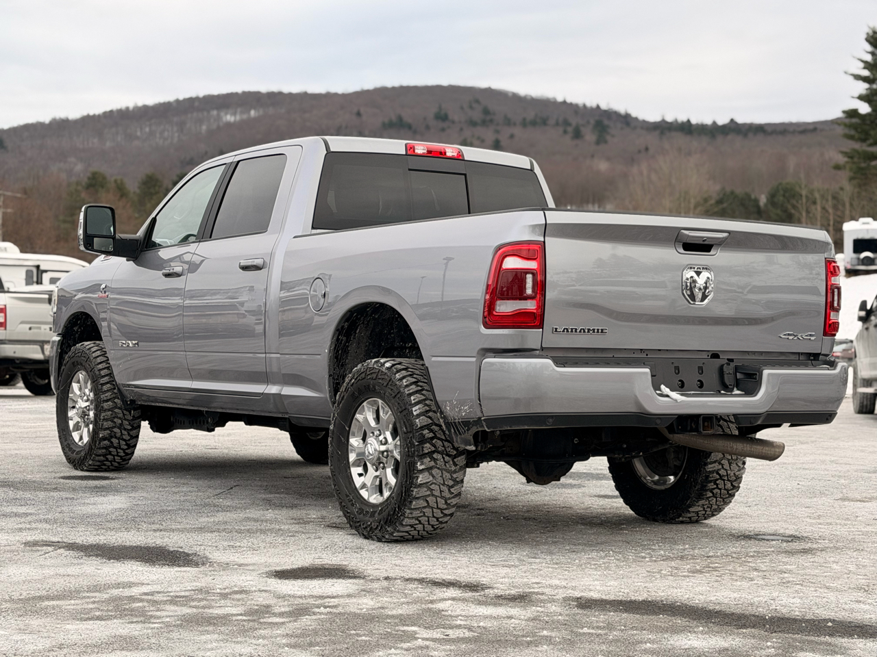 RAM 2500 Laramie Crew Cab 4WD 2024