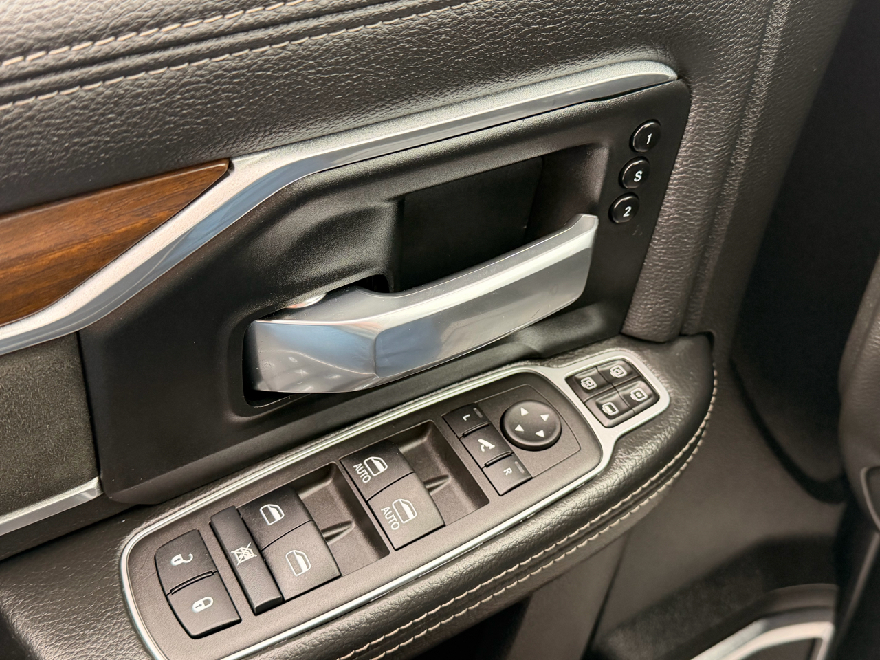 RAM 2500 Laramie Crew Cab 4WD 2024