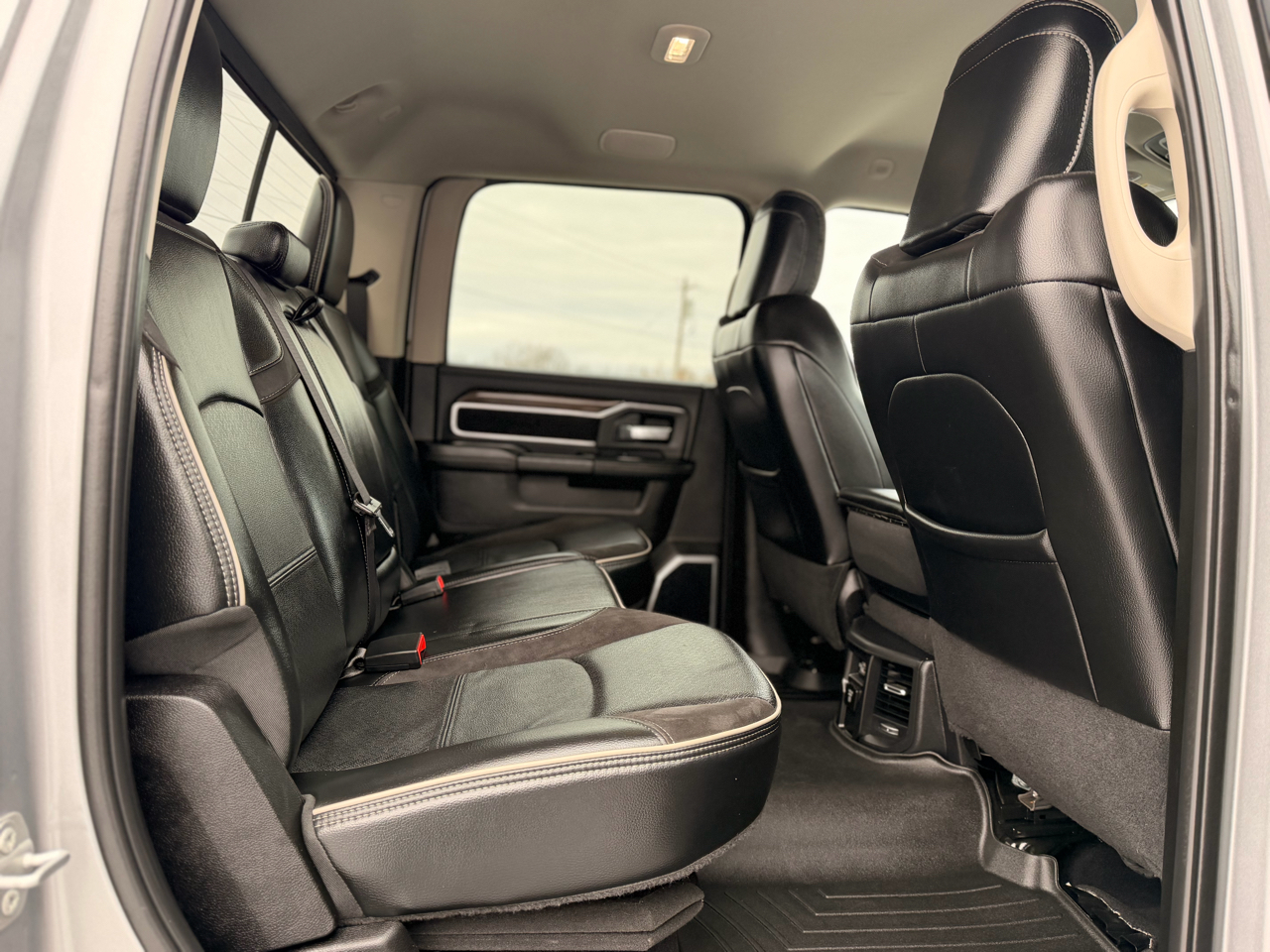 RAM 2500 Laramie Crew Cab 4WD 2024