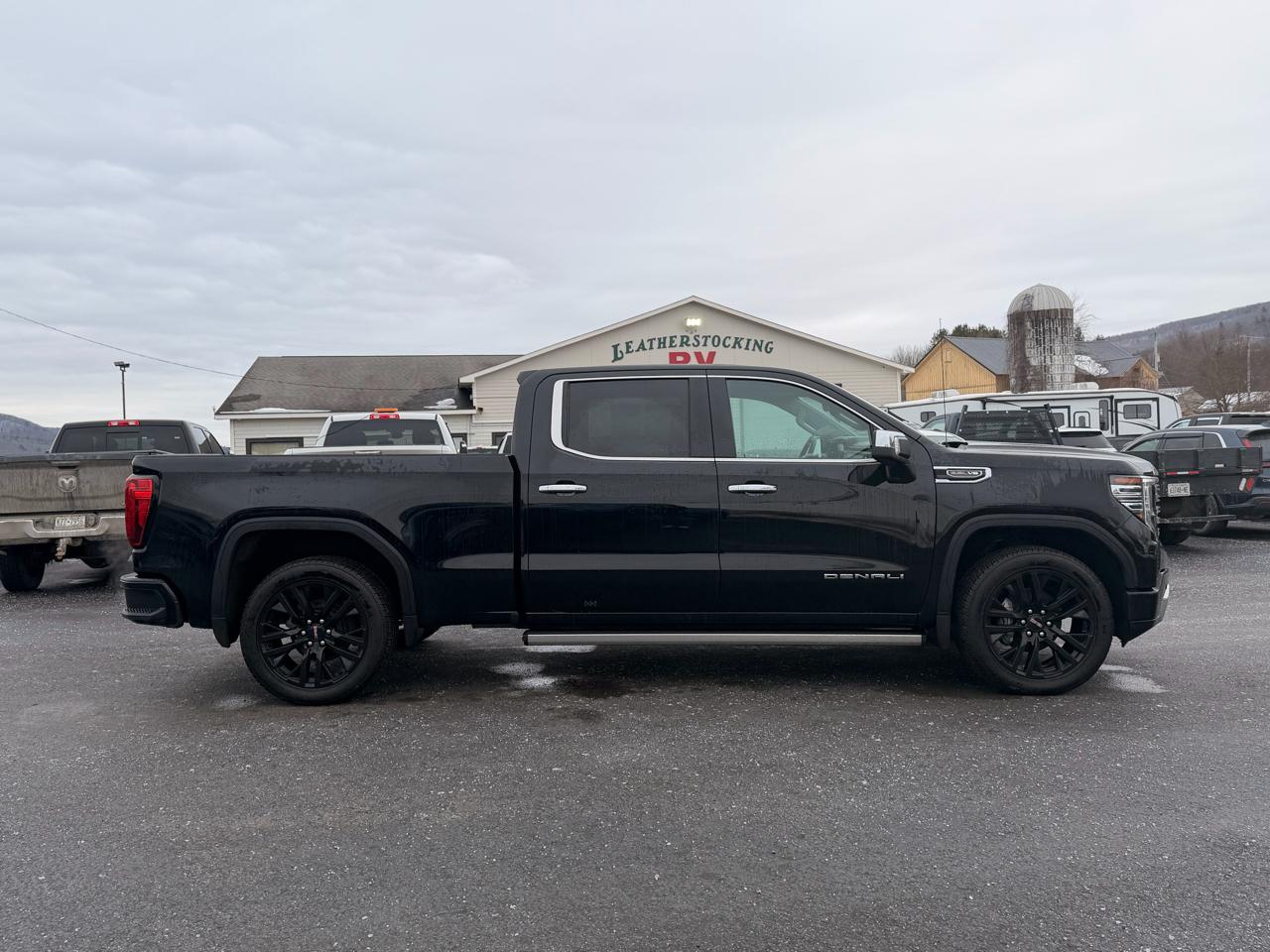 GMC Sierra 1500 Denali Crew Cab 4WD 2022