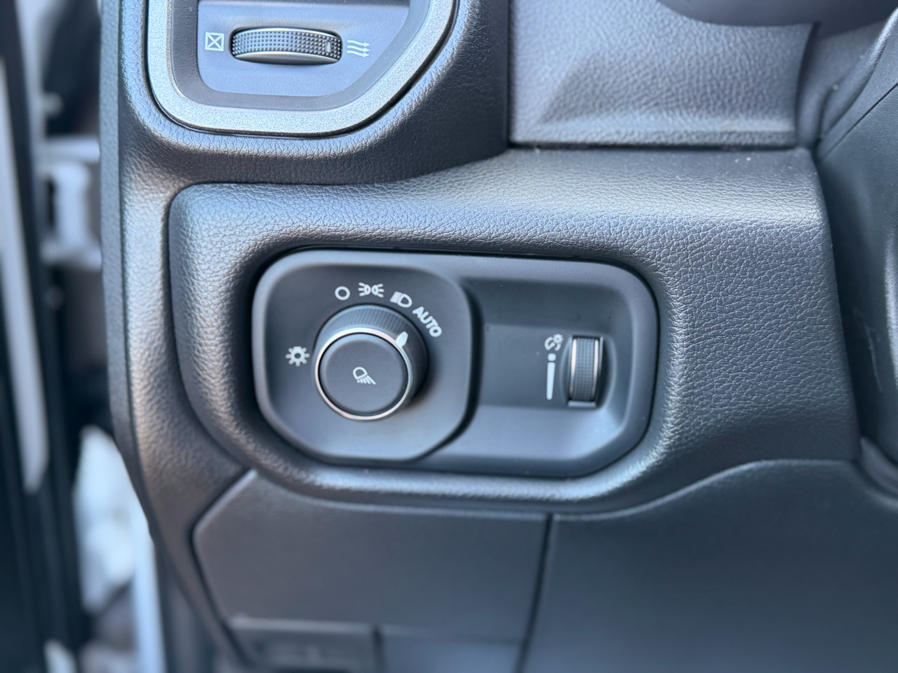 RAM 2500 Tradesman Reg Cab 4WD 2024