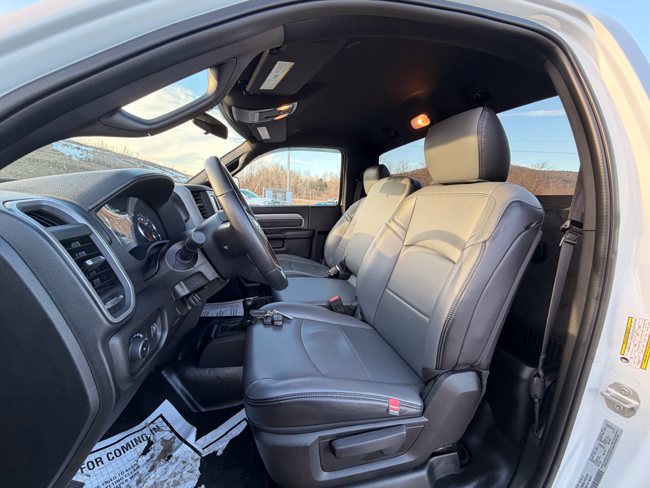 RAM 2500 Tradesman Reg Cab 4WD 2024