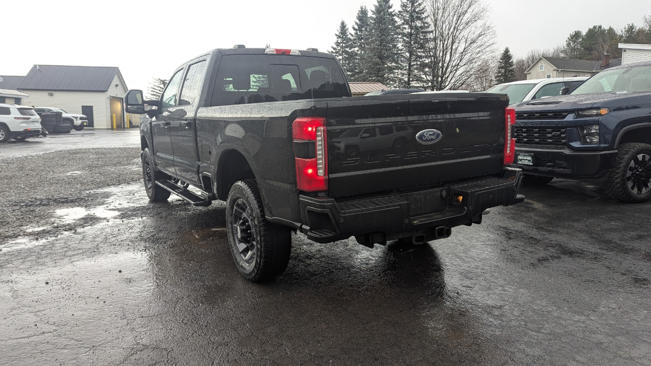 Ford F-350 SD Lariat Crew Cab 4WD 2024 Ford F-350 SD Lariat Crew Cab 4WD 2024