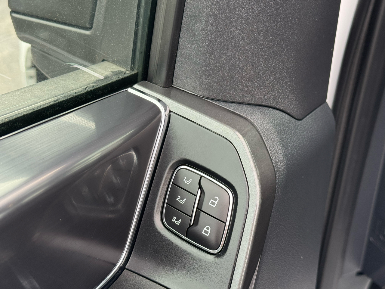 Ford F-150 Lariat SuperCrew 4WD 2023