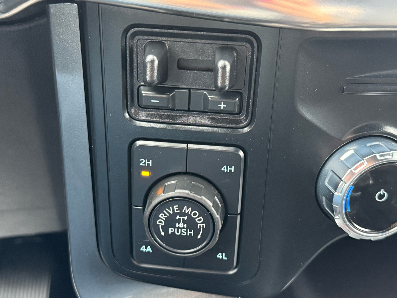 Ford F-150 Lariat SuperCrew 4WD 2023