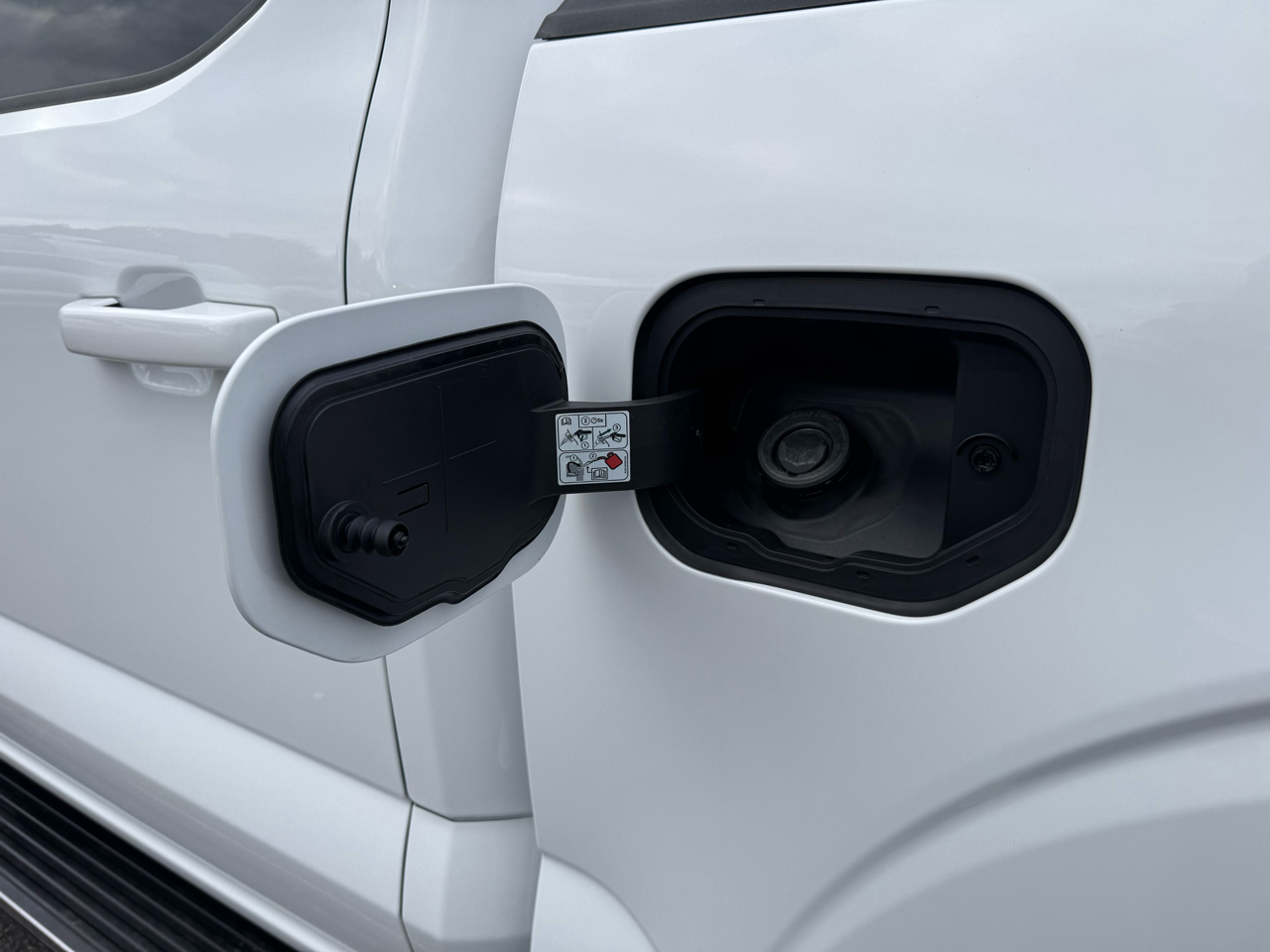 Ford F-150 Lariat SuperCrew 4WD 2023