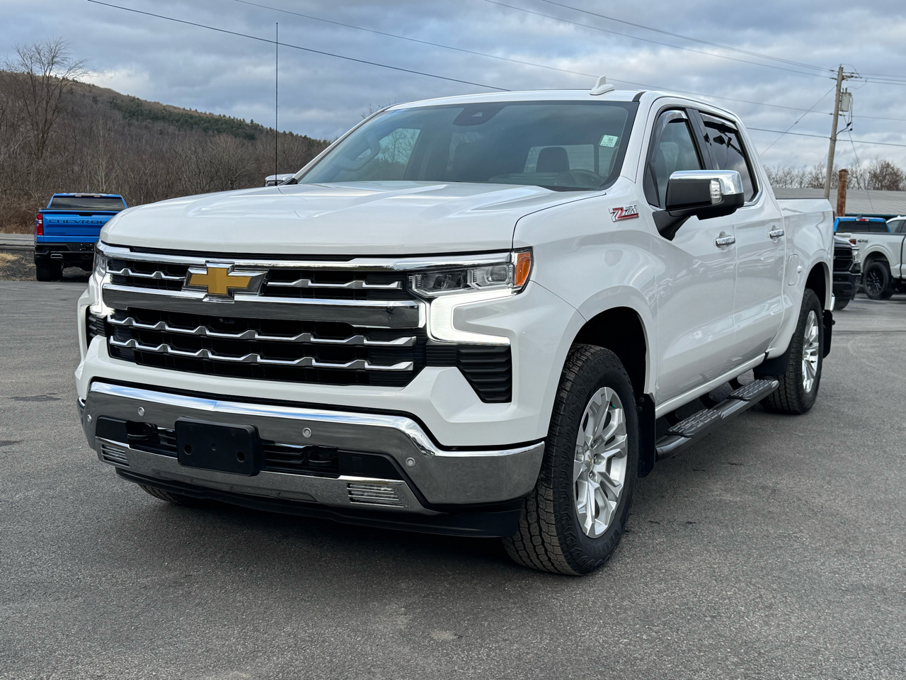 2023 Chevrolet Silverado 1500 LTZ Crew Cab 4WD
