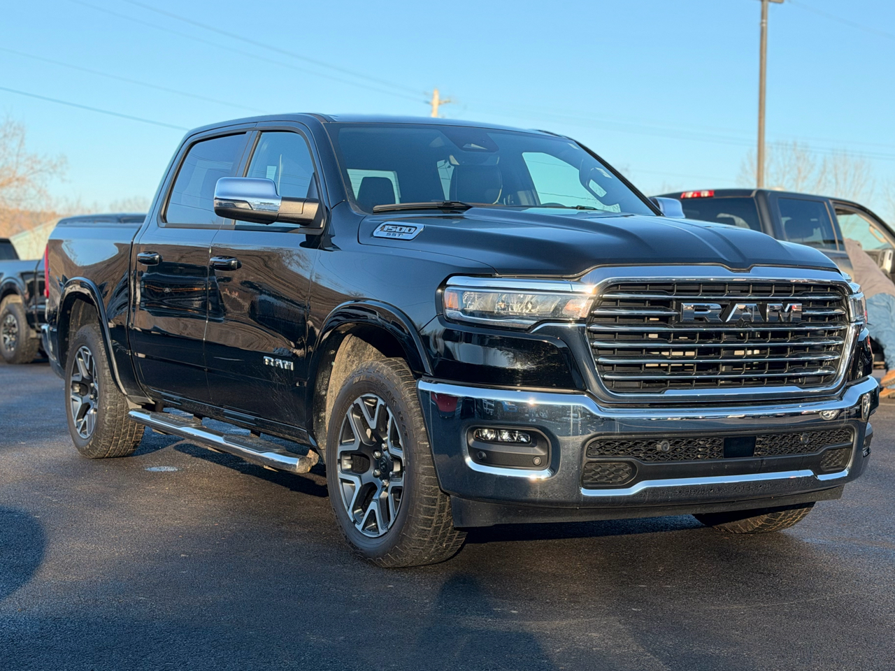 RAM 1500 Laramie Crew Cab SWB 4WD 2025