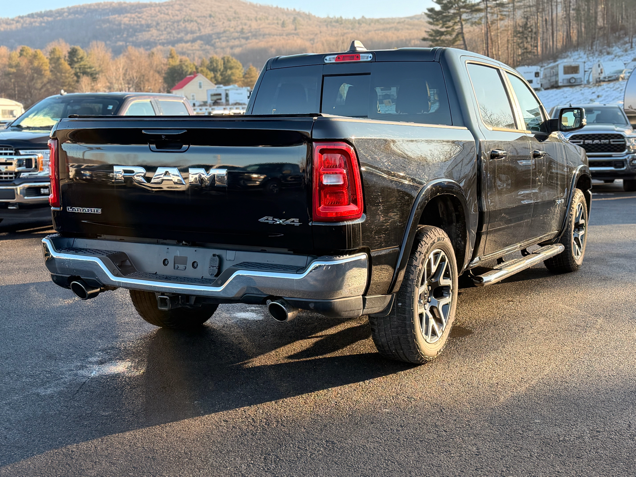 RAM 1500 Laramie Crew Cab SWB 4WD 2025