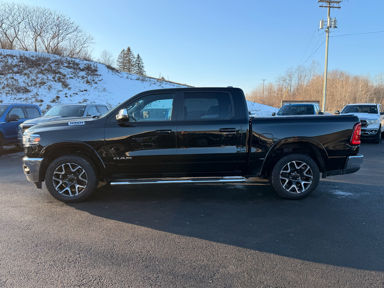 RAM 1500 Laramie Crew Cab SWB 4WD 2025