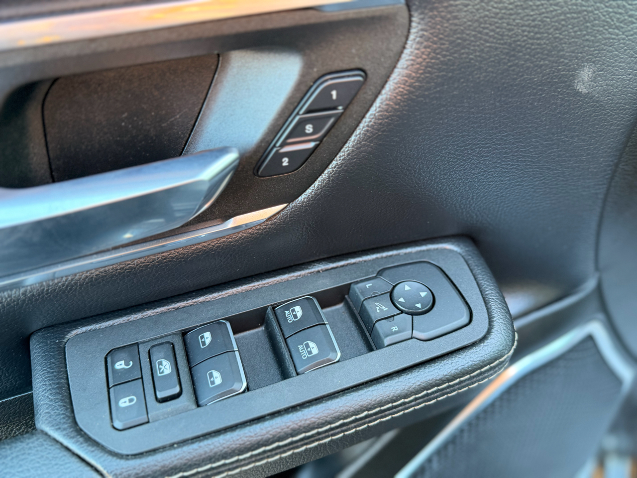 RAM 1500 Laramie Crew Cab SWB 4WD 2025