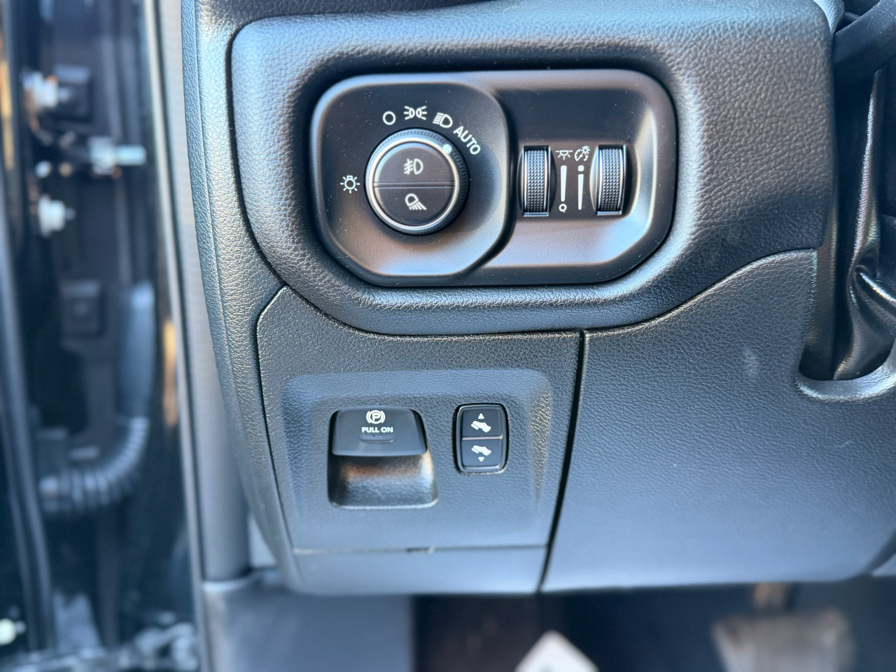 RAM 1500 Laramie Crew Cab SWB 4WD 2025