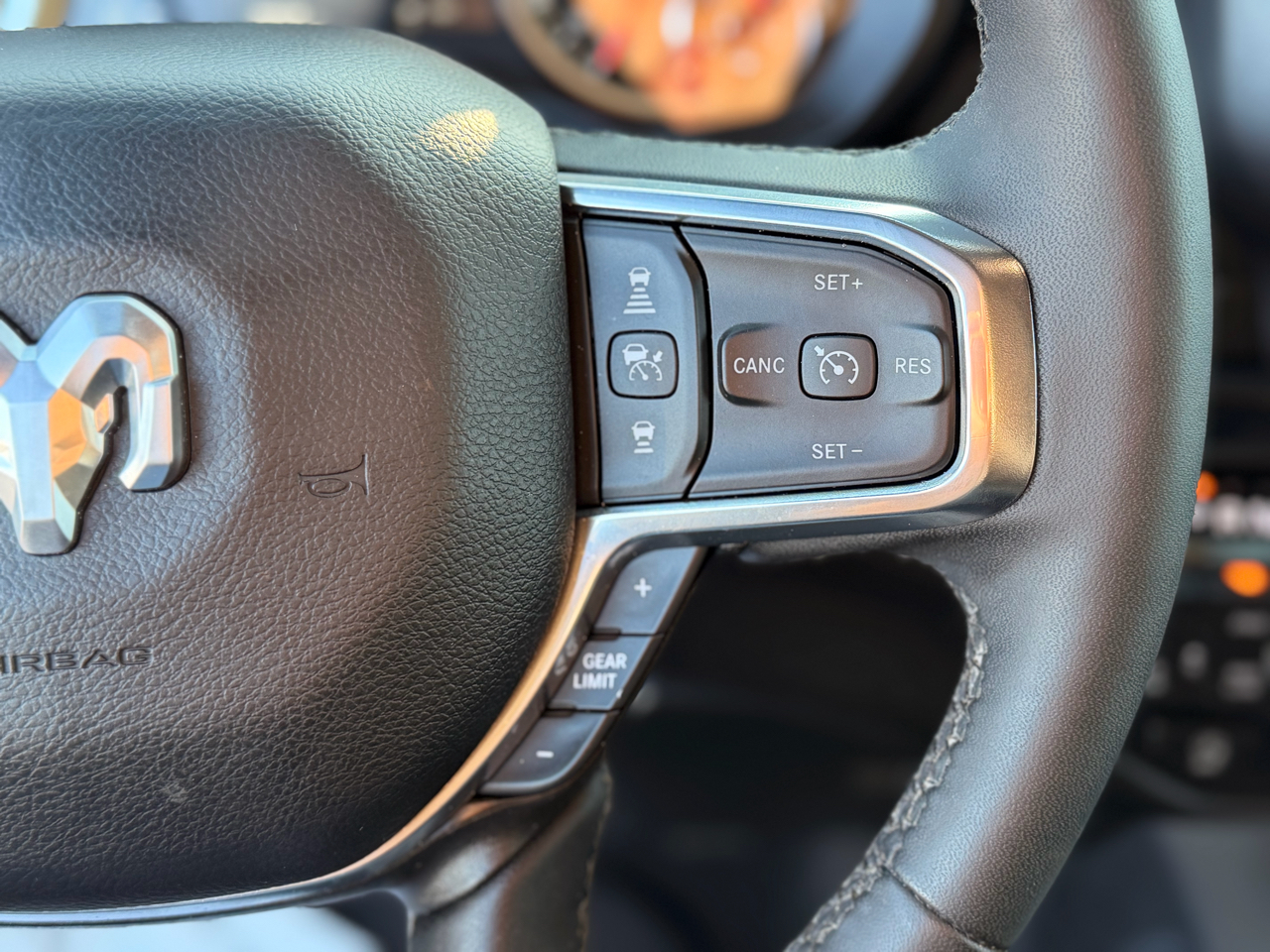 RAM 1500 Laramie Crew Cab SWB 4WD 2025