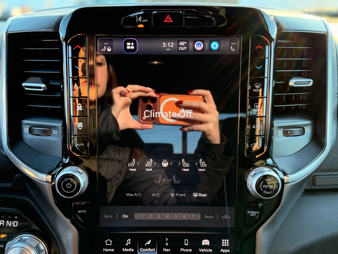 RAM 1500 Laramie Crew Cab SWB 4WD 2025