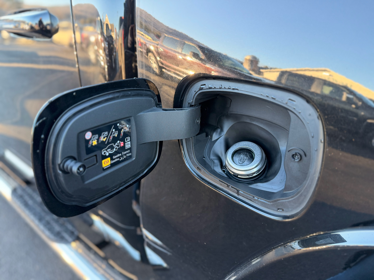 RAM 1500 Laramie Crew Cab SWB 4WD 2025