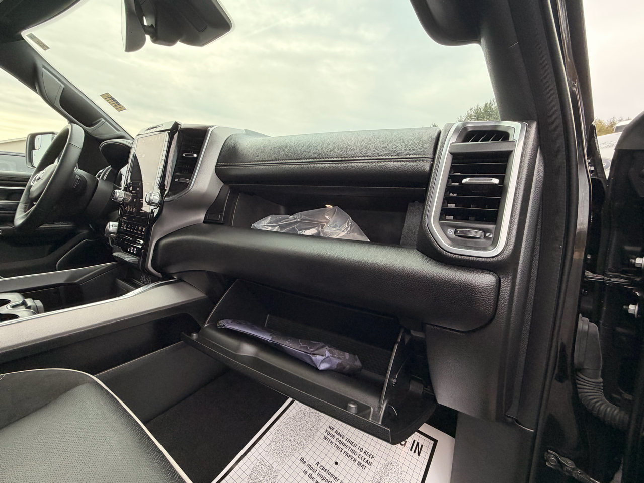 RAM 1500 Laramie Crew Cab SWB 4WD 2025