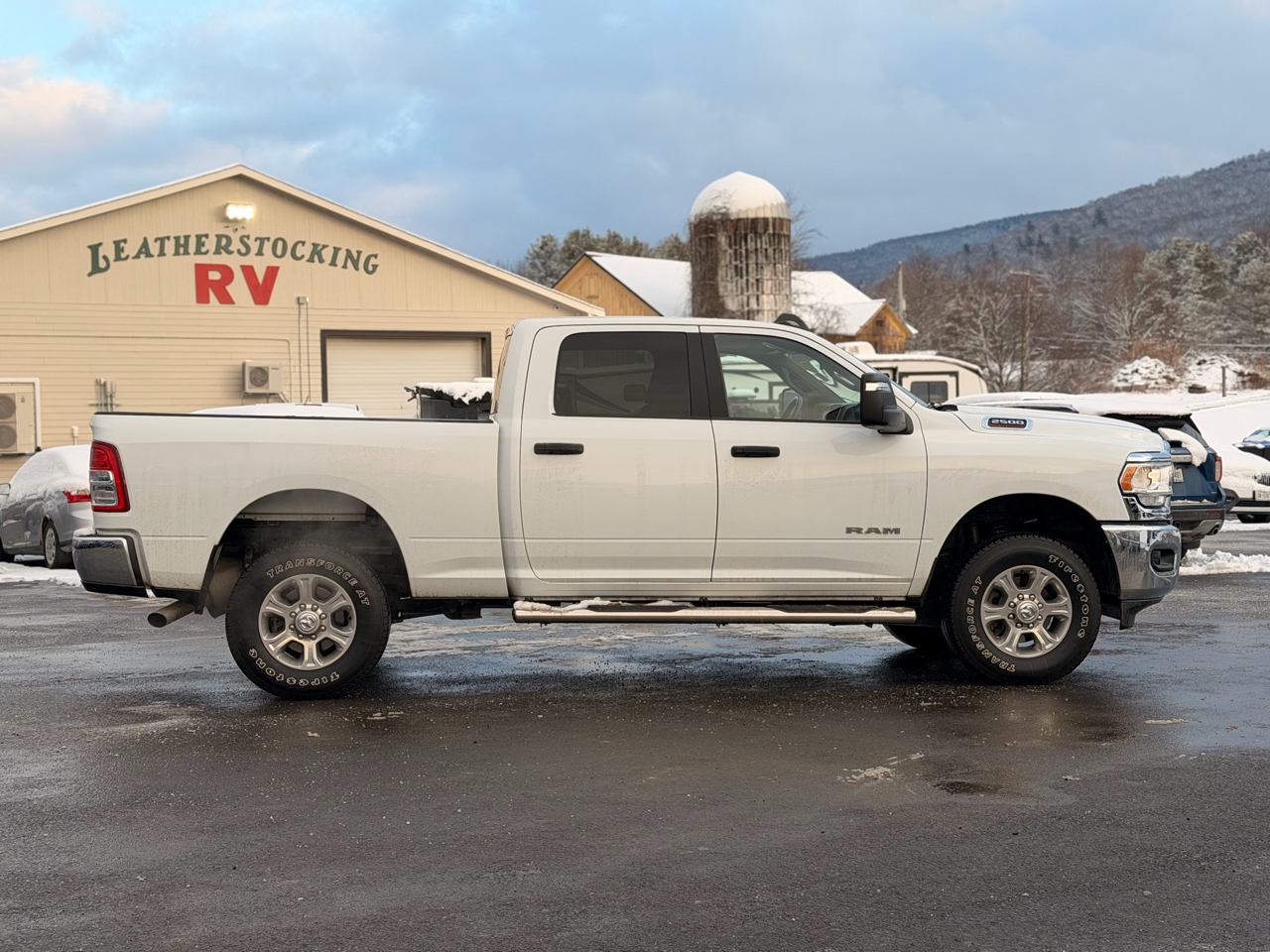 RAM 2500 Tradesman Crew Cab SWB 4WD 2023