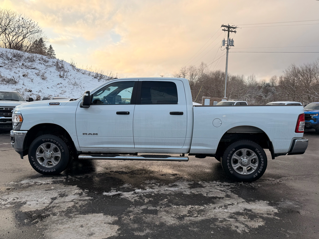 RAM 2500 Tradesman Crew Cab SWB 4WD 2023