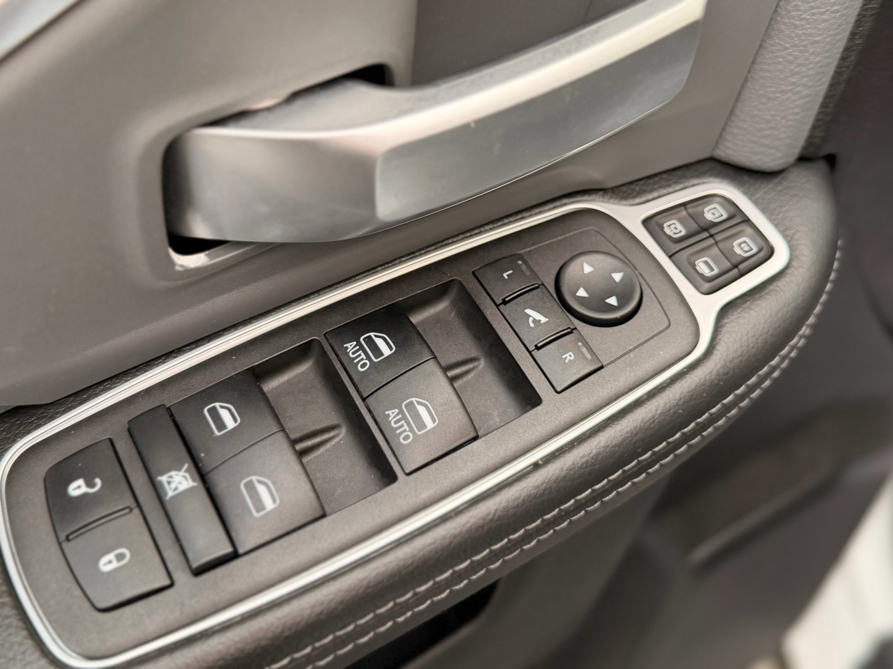 RAM 2500 Tradesman Crew Cab SWB 4WD 2023