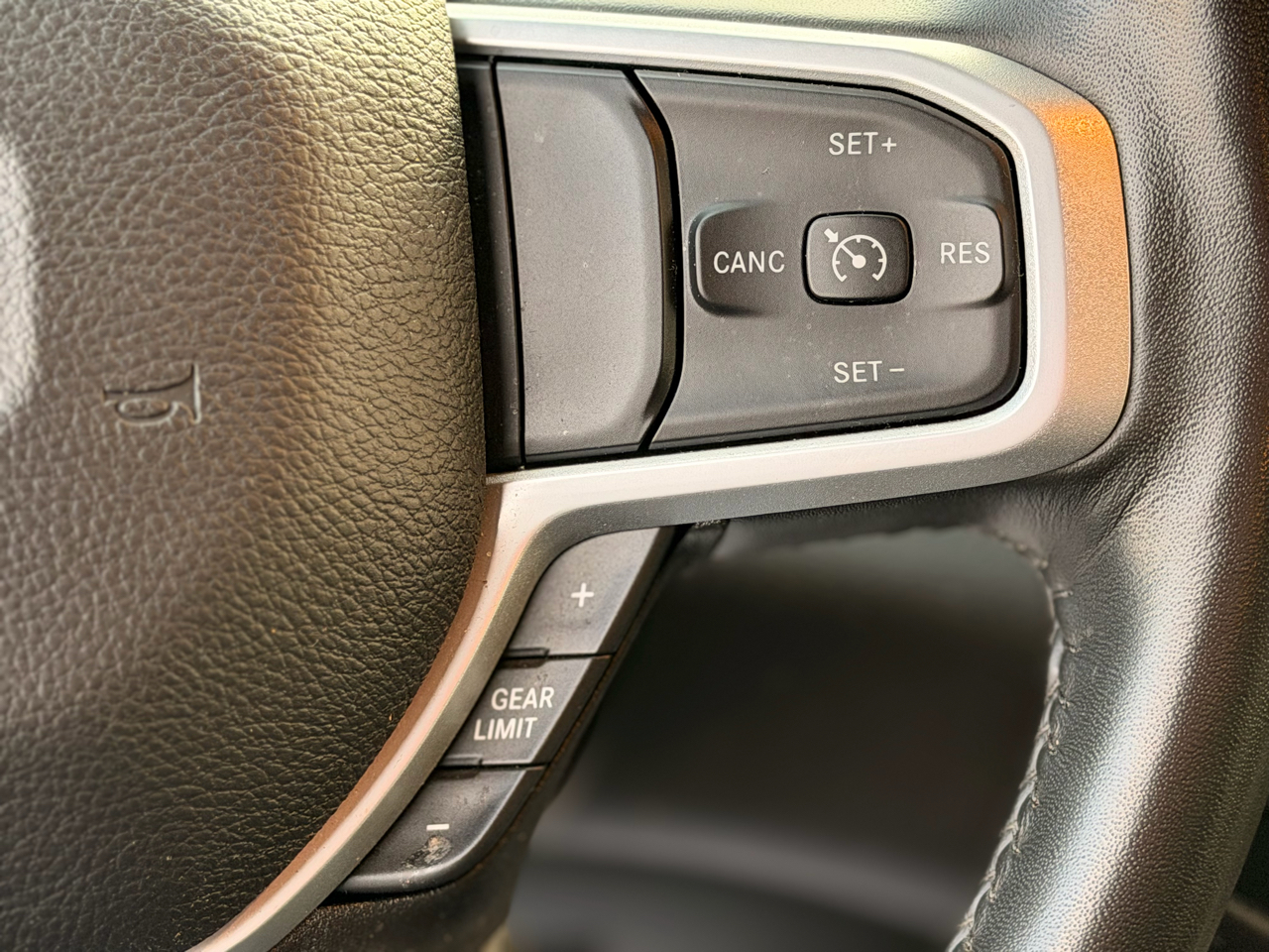 RAM 2500 Tradesman Crew Cab SWB 4WD 2023