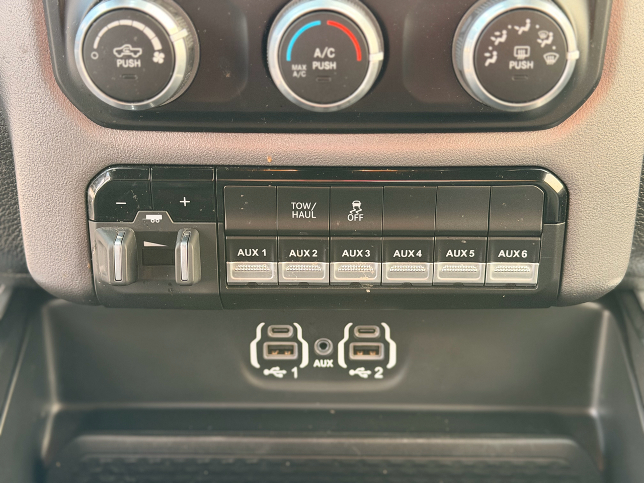 RAM 2500 Tradesman Crew Cab SWB 4WD 2023