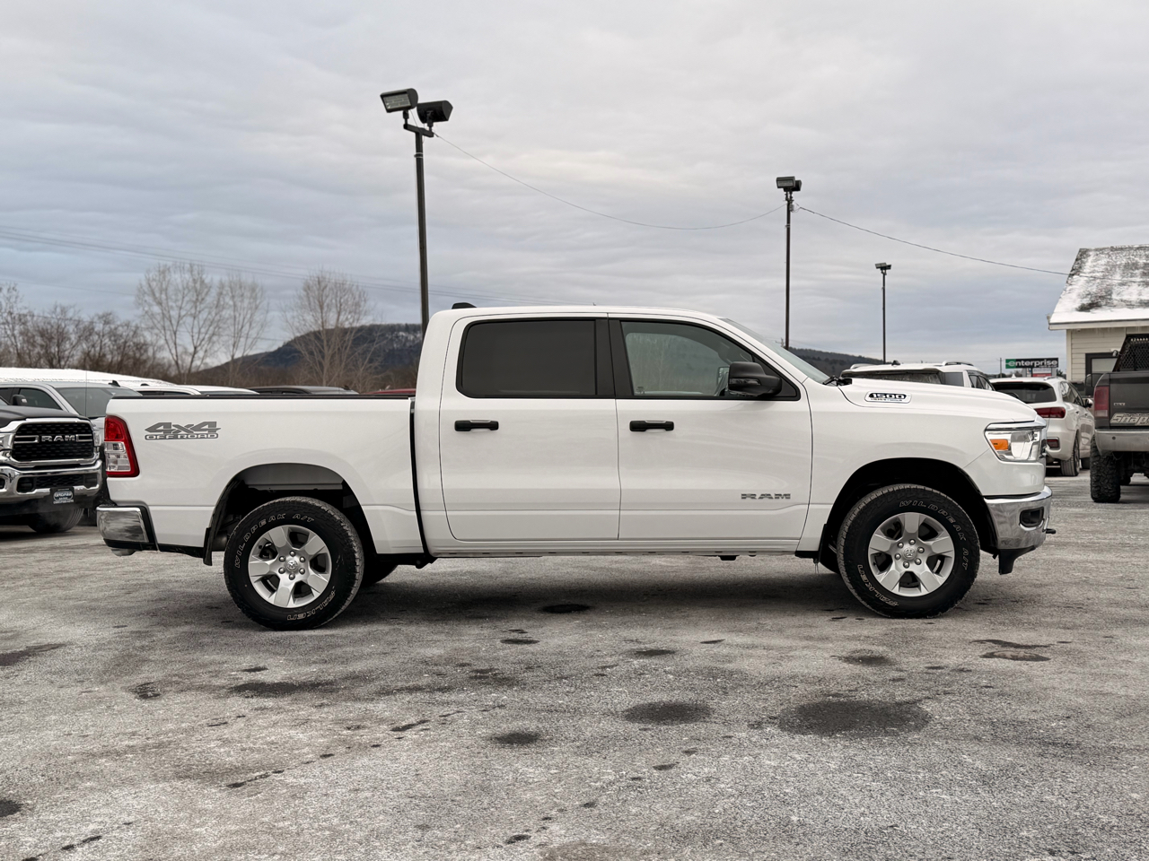 RAM 1500 Big Horn Crew Cab 4WD 2023