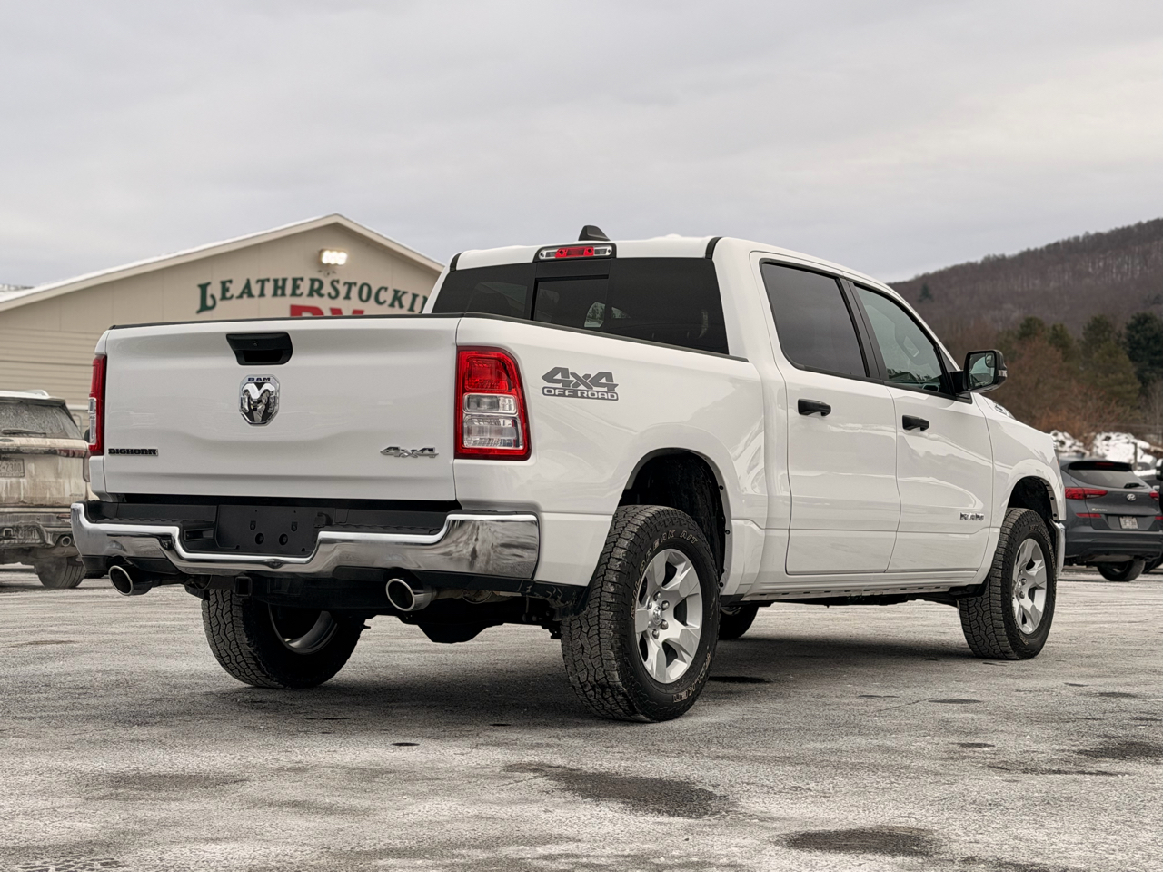 RAM 1500 Big Horn Crew Cab 4WD 2023