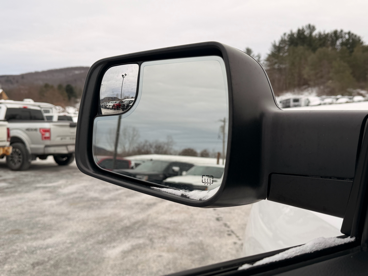 RAM 1500 Big Horn Crew Cab 4WD 2023