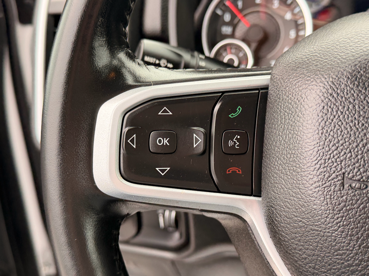 RAM 1500 Big Horn Crew Cab 4WD 2023