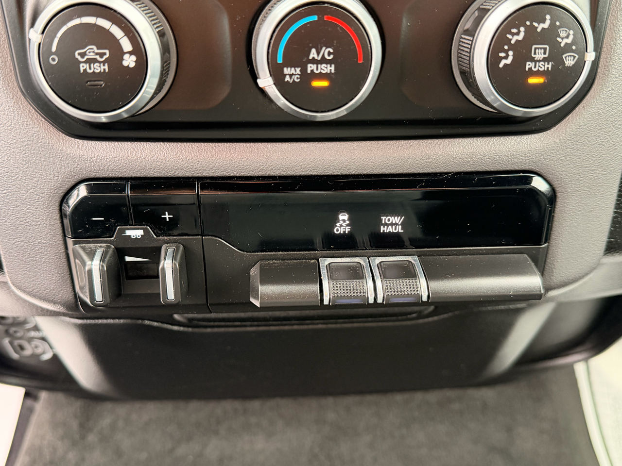 RAM 1500 Big Horn Crew Cab 4WD 2023