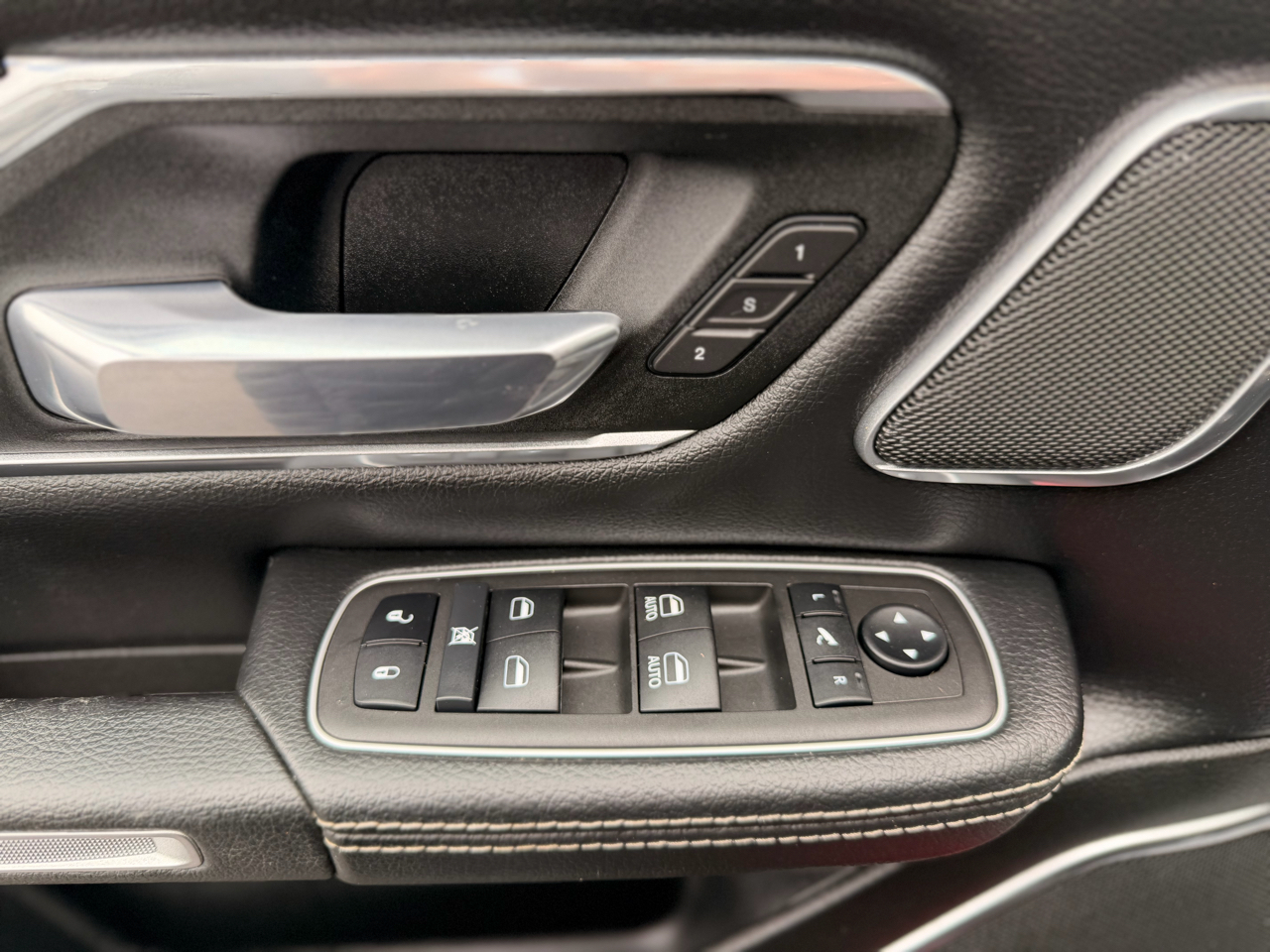 RAM 1500 Laramie Crew Cab SWB 4WD 2023