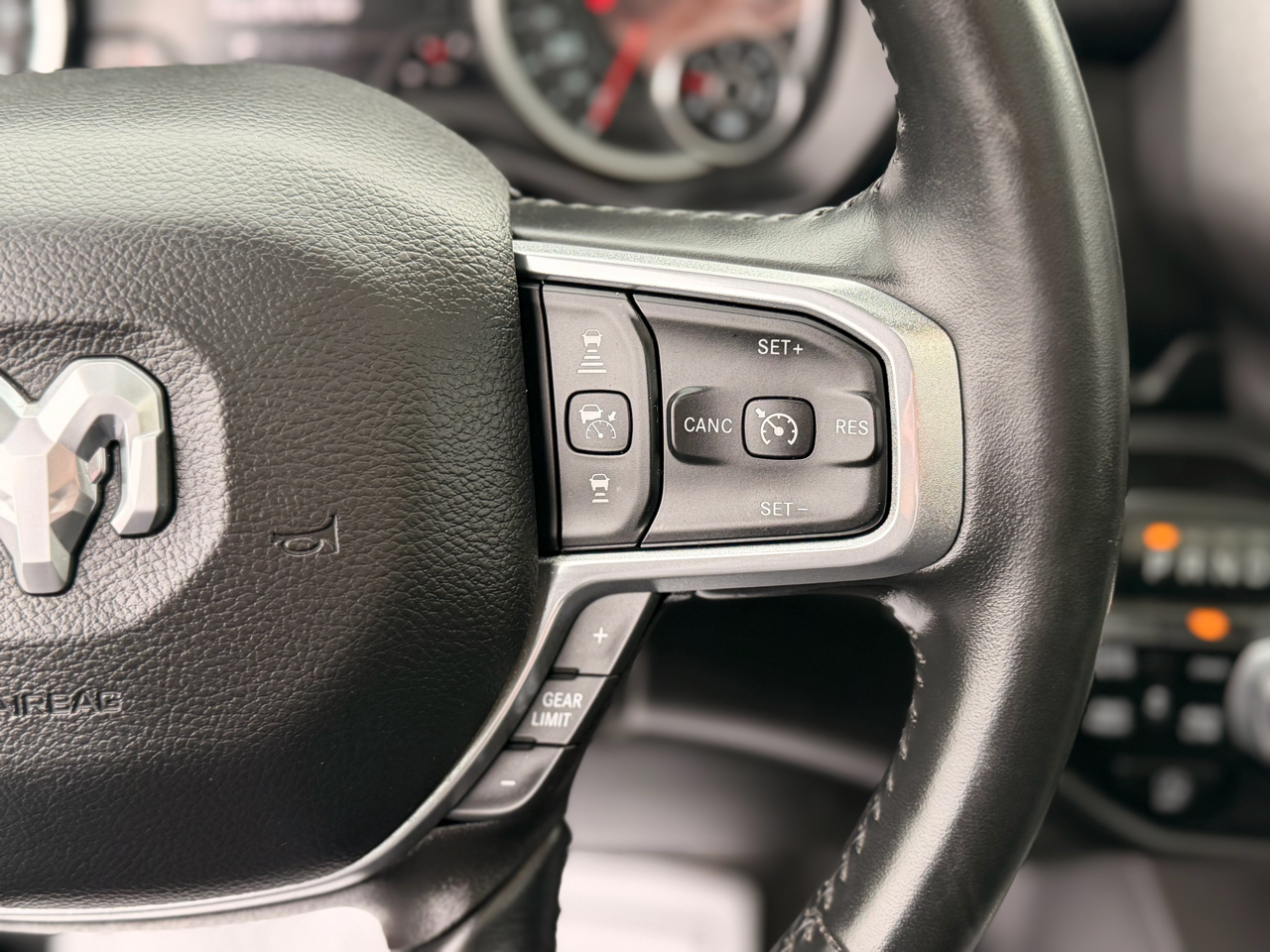 RAM 1500 Laramie Crew Cab SWB 4WD 2023