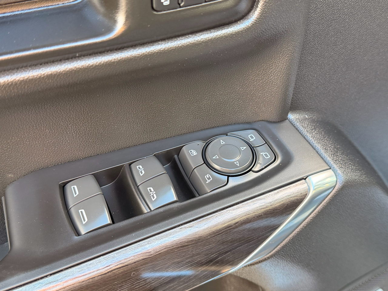 Chevrolet Silverado 1500 Limited LTZ Crew Cab 4WD 2022