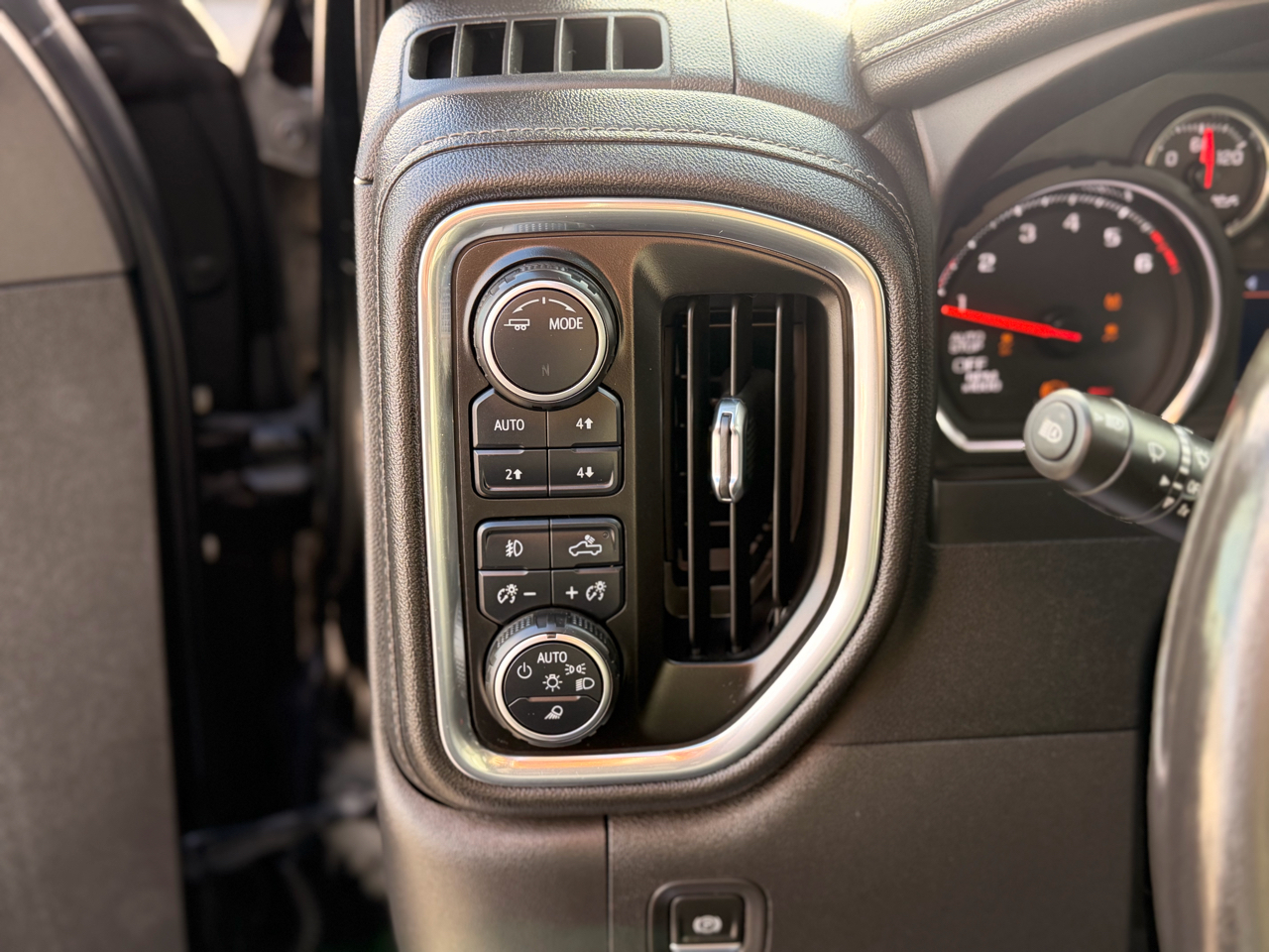 Chevrolet Silverado 1500 Limited LTZ Crew Cab 4WD 2022