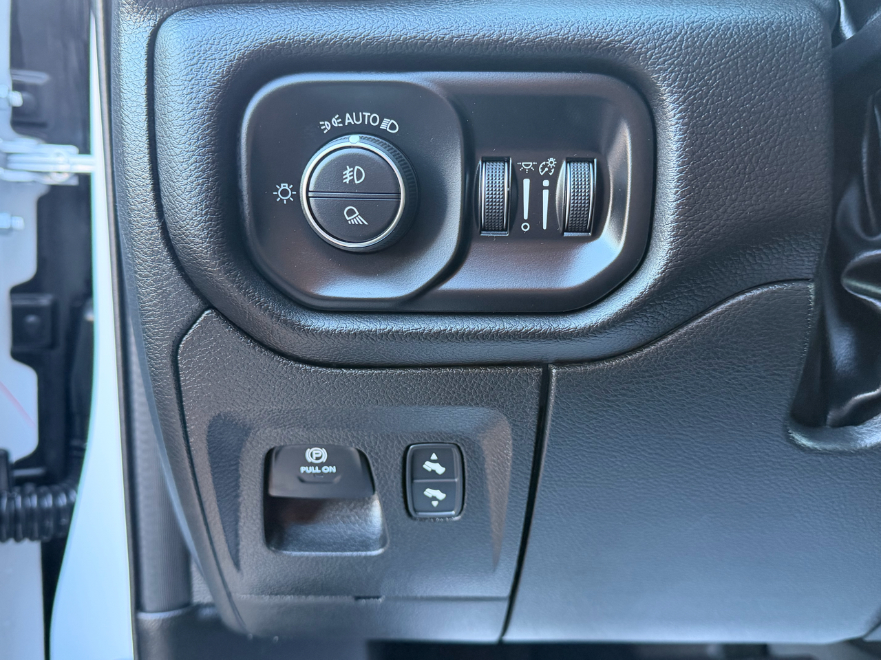 RAM 1500 Sport Crew Cab 4WD 2025