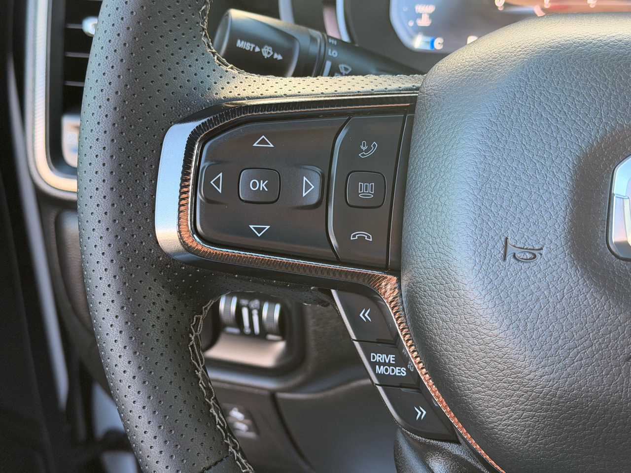 RAM 1500 Sport Crew Cab 4WD 2025